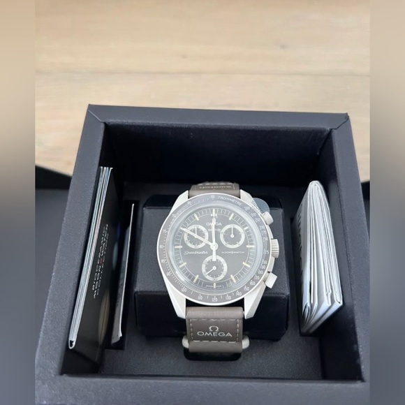 Swatch X Omega Moonswatch Mission On Earth Desert SO33T103 - BRAND NEW - Picture 6 of 6